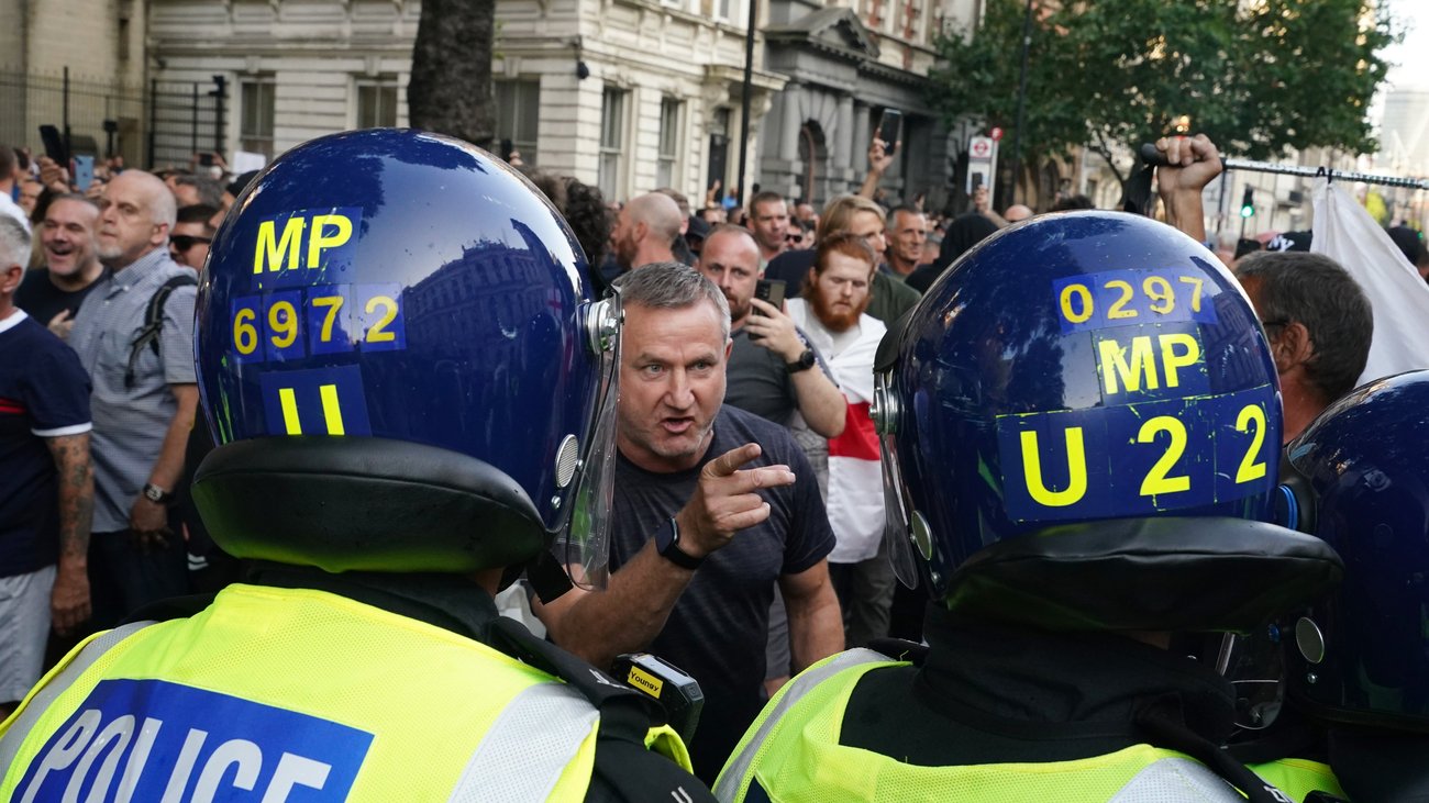 Grande-Bretagne : tumulte à Londres lors d’une manifestation d’extrême droite après une attaque au couteau