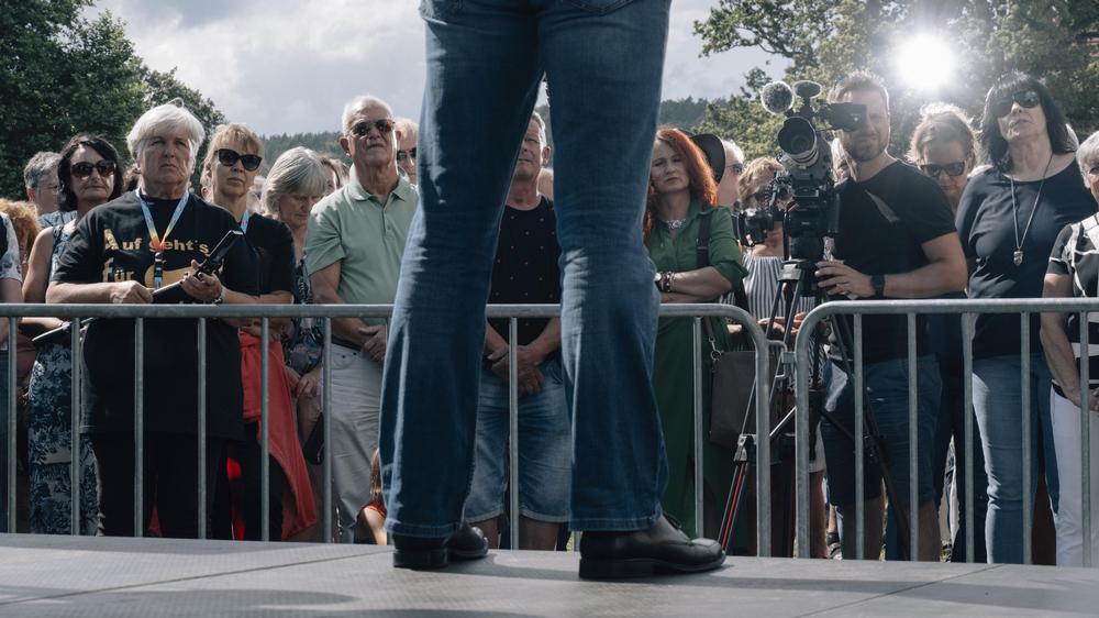 AfD-Erfolg in Ostdeutschland: AfD-Sommerfest im Juli 2024 in Thüringen: Wer die AfD wählt, schadet der Demokratie.