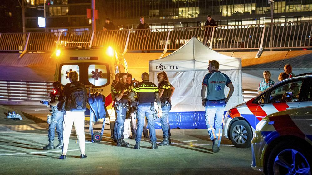 Niederlande: Rettungskräfte und Polizei am Tatort in Rotterdam