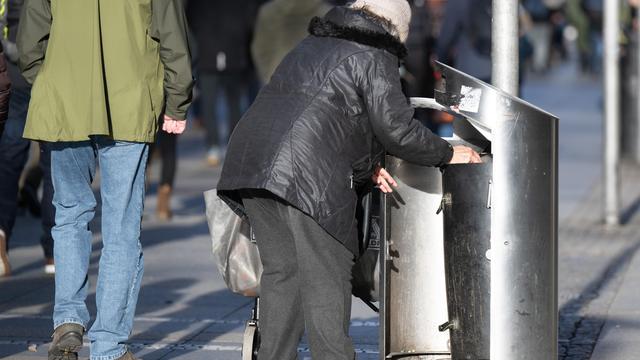 Altersarmut: Mehr Rentner als je zuvor brauchen laut Bericht Sozialhilfe