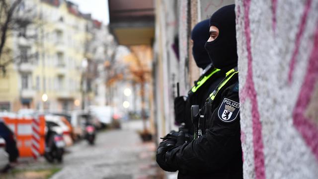 Berlin und Brandenburg: Polizei durchsucht Räume der rechten Szene in Berlin