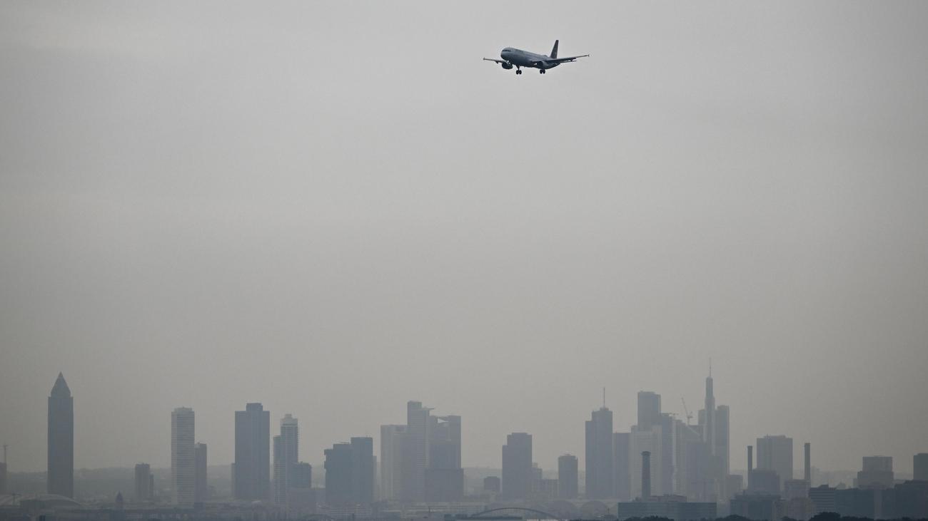 Vistara airline: Indian plane has to make an emergency landing in Frankfurt due to a bomb threat