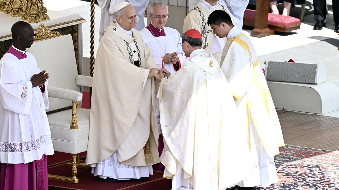 Antrittsgottesdienst im Vatikan: Papst ruft Kirche zu Traditionsbewusstsein und Weltoffenheit auf