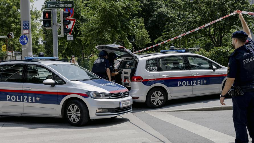 Amoklauf an Schule: DieZeit – Amoklauf im BORG Dreierschützengasse, Graz - Polizisten in Vorbereitung