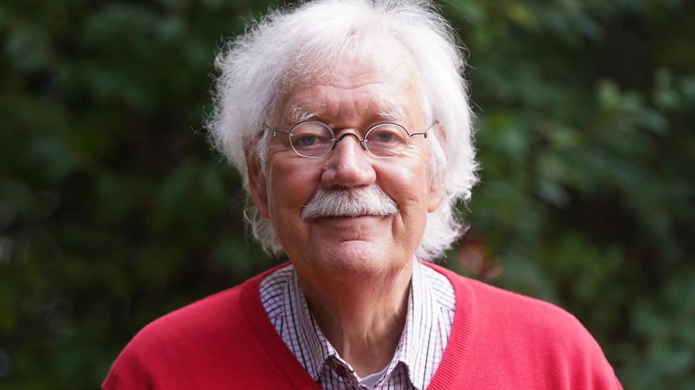  Der Radio- und TV-Moderator Carlo von Tiedemann kurz vor seinem 80. Geburtstag im Jahr 2023.