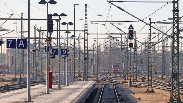 Deutsche Bahn: Bahnverkehr nach Brand in Stellwerk bei Magdeburg beeinträchtigt