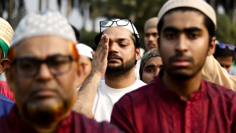  Zehntausende trauern in Dhaka um den Studentenführer Sharif Osman Hadi.