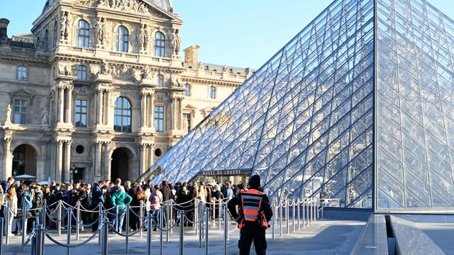 Juwelendiebstahl in Paris: Vierter Verdächtiger kommt nach Louvre-Einbruch in Untersuchungshaft