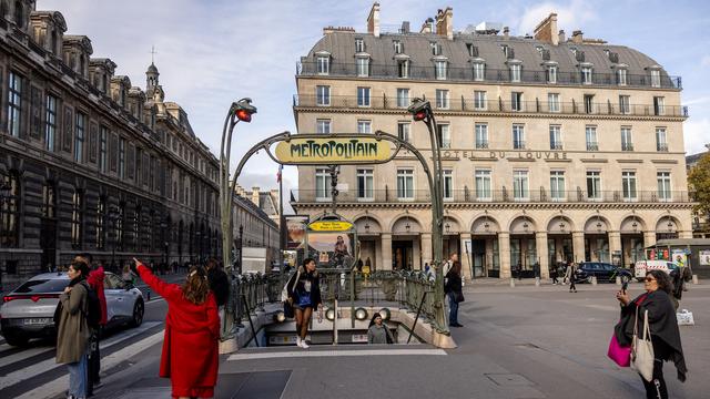 Messerangriff in Pariser Metro: Tatverdächtiger von Paris wird in Klinik eingewiesen