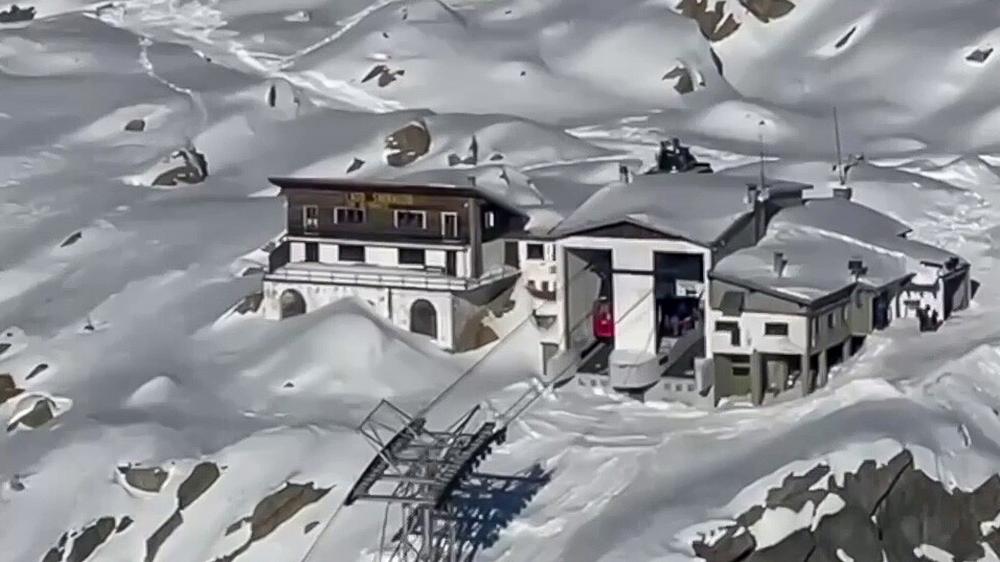 Italienische Alpen: Ein Screenshot aus einem Video der Feuerwehr zeigt die Bergstation unweit der Gemeinde Macugnaga in den italienischen Alpen.