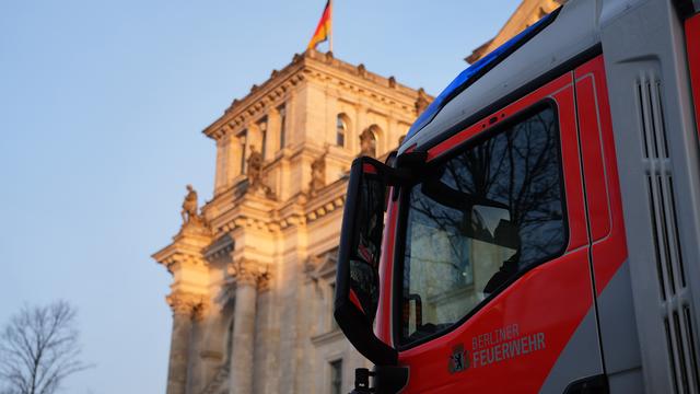 Berlin: Gefahrenstoff löst Feuerwehreinsatz in Reichstagsgebäude aus