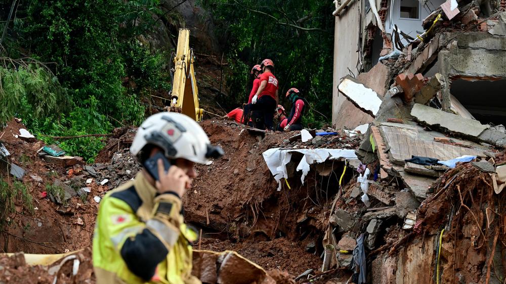 Hochwasser: Zwischenzeitlich mussten mehr als 5.500 Menschen ihre Häuser im Südosten Brasiliens wegen Regenfällen verlassen.