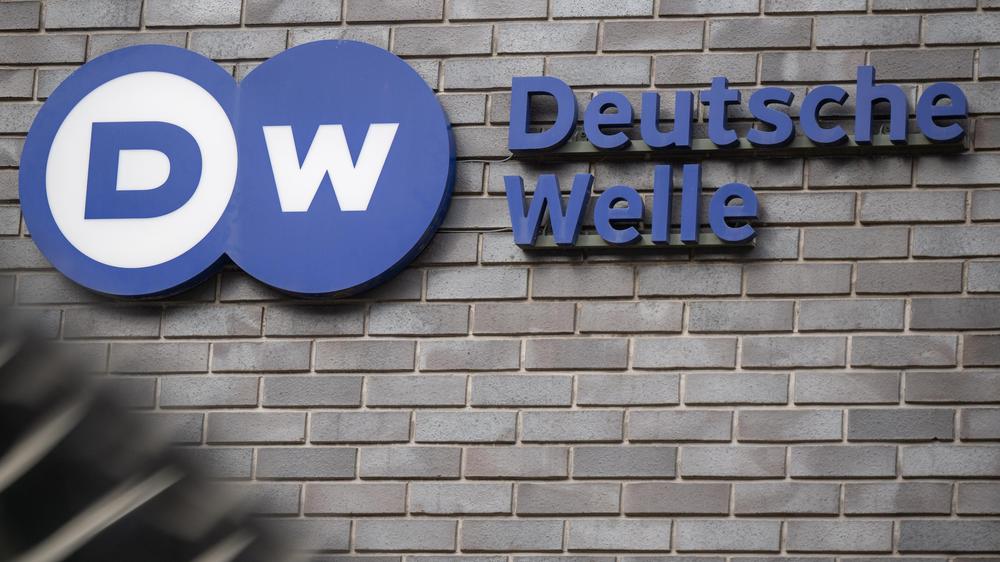  Die Intendantin der Deutschen Welle, Barbara Massing, hat die sofortige Freilassung des Korrespondenten Alican Uludağ gefordert.