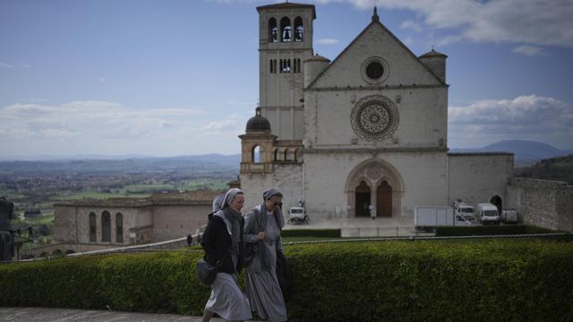 Franz von Assisi: 400.000 Menschen wollen die Gebeine des Heiligen Franz in Assisi sehen