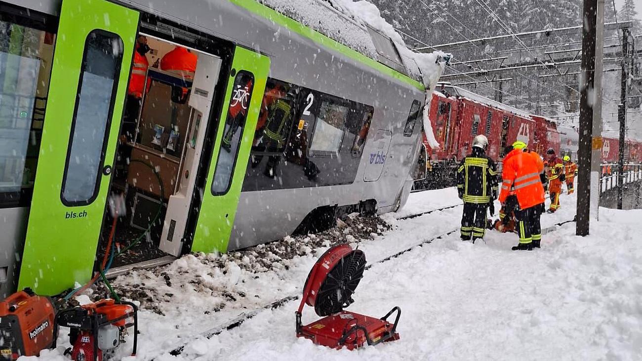 Lawinengefahr: Schweiz evakuiert mehrere Dörfer wegen Schneefällen