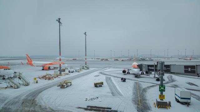Flughafen Berlin: Starts am Berliner Flughafen vorübergehend gestoppt