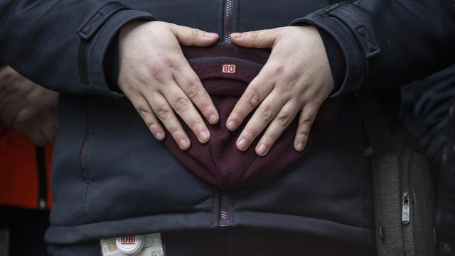 Tod eines Zugbegleiters: Ermittler werten Videos der Überwachungskameras aus