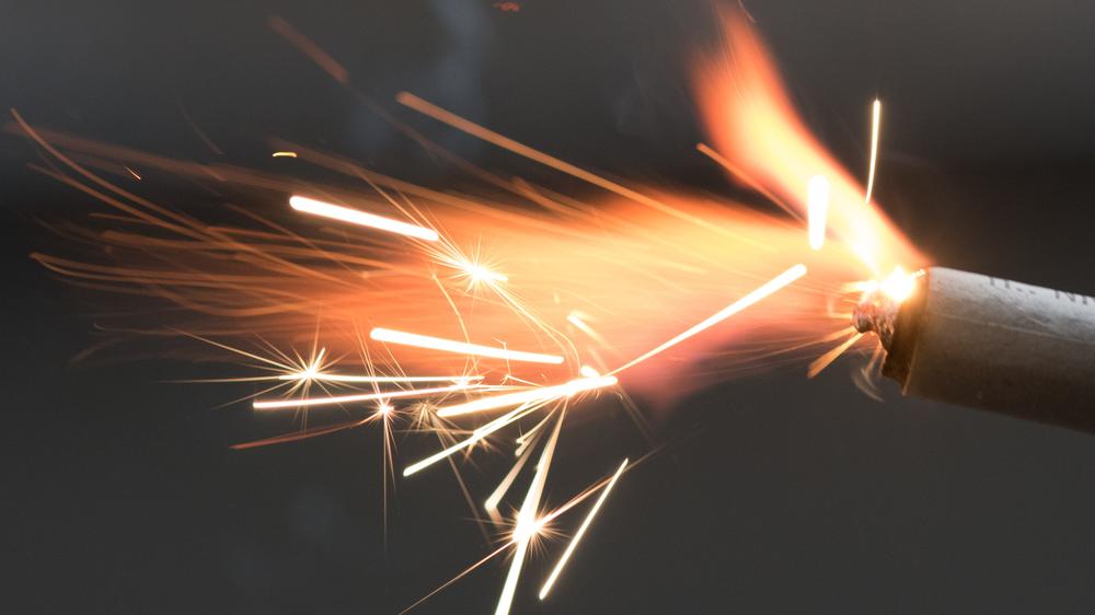 Feuer in Crans-Montana: Funkensprühendes Feuerwerk ist in der Schweiz ab April für öffentlich zugängliche Innenräume verboten.