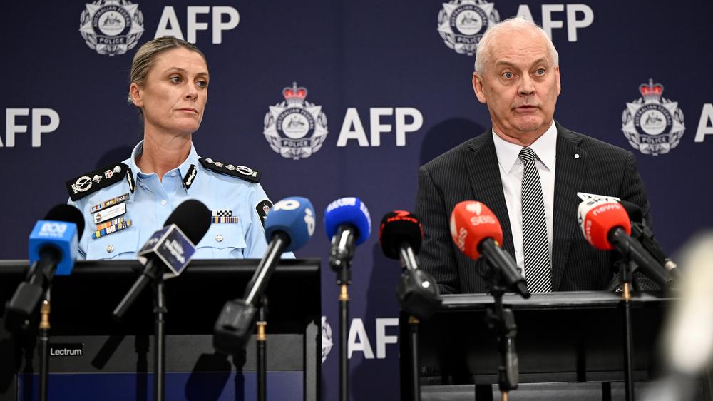  Der höchstdekorierte Veteran Ben Roberts-Smith soll mehrere unbewaffnete Menschen in Afghanistan getötet haben. Die Polizei hat ihn am Flughafen Sydney verhaftet.