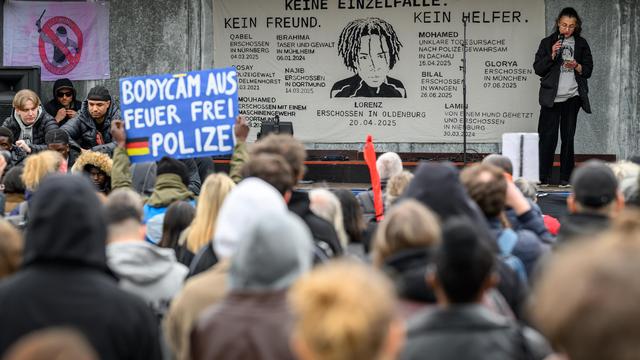 Tod von Lorenz : Hunderte demonstrieren in Oldenburg in Erinnerung an Lorenz