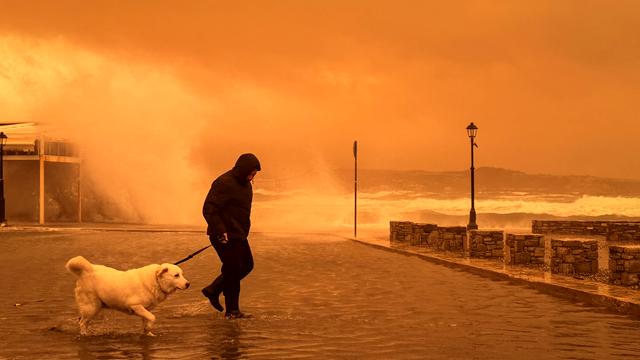 Bild: Starkregen und Saharastaub: Mindestens ein Toter nach schweren Unwettern in Griechenland