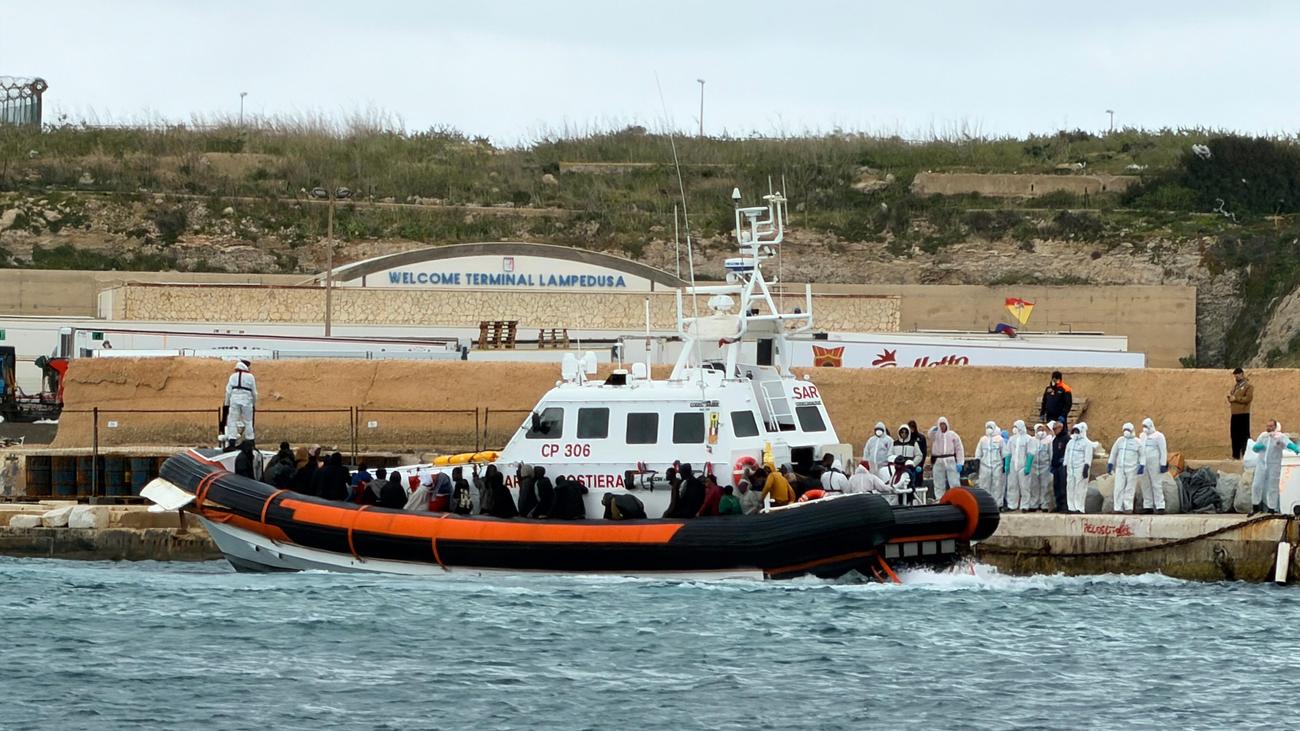 Huida por el Mediterráneo: más de 80 personas desaparecidas tras naufragio en el Mediterráneo