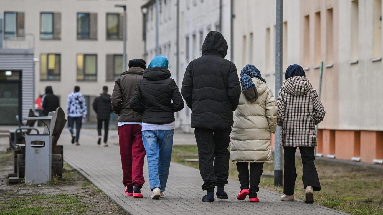 Migration: Zahl neuer Asylanträge im April zurückgegangen 