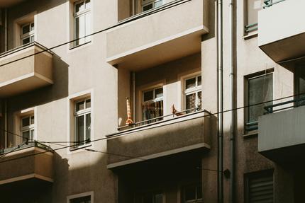 Wohnungsmarkt: Wohnraum in Deutschland bleibt für viele knapp – für Menschen mit Migrationsgeschichte oft besonders.
