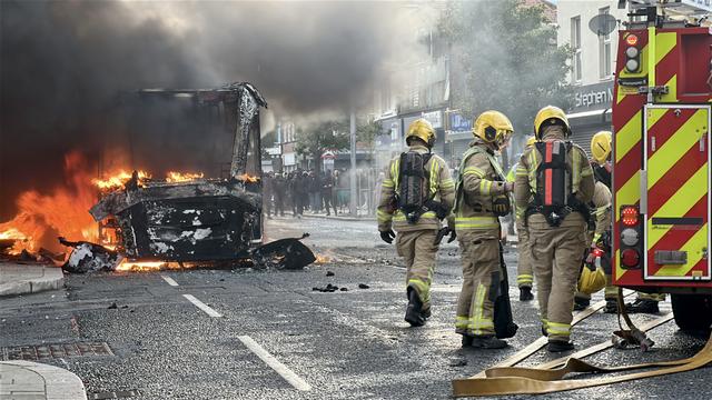 Nordirland: Ausschreitungen und Proteste nach Mess