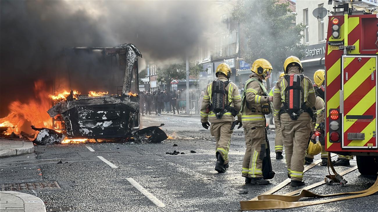 Nordirland: Ausschreitungen und Proteste nach Messerangriff in Belfast