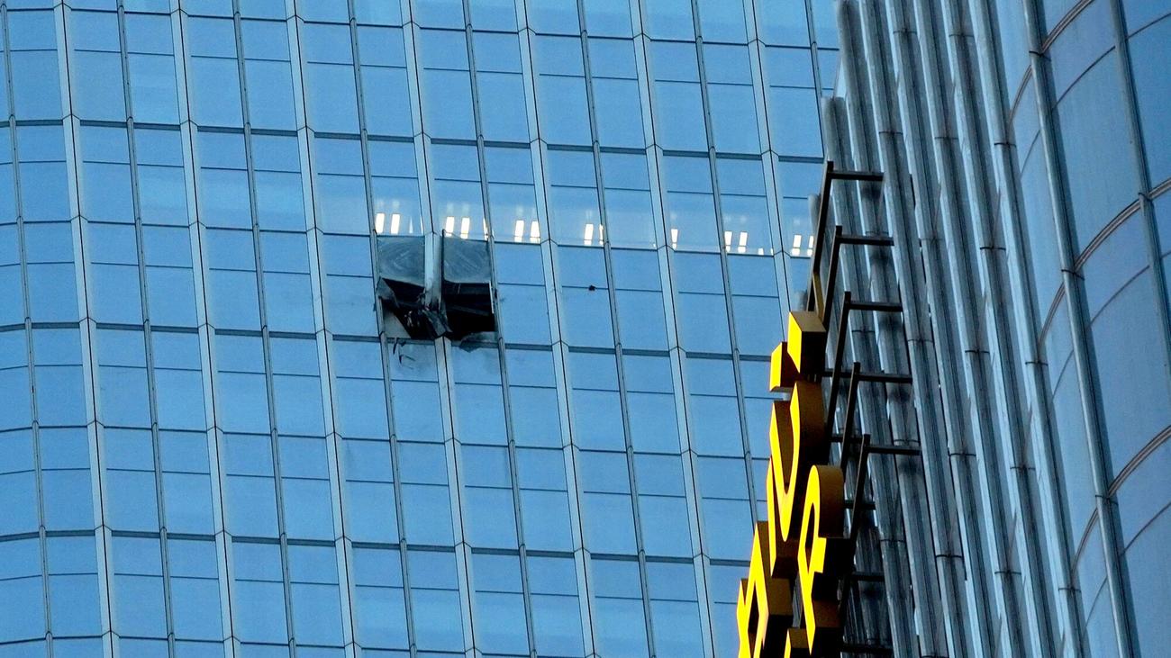 Peking: Kleinflugzeug kracht in Pekings höchsten Wolkenkratzer