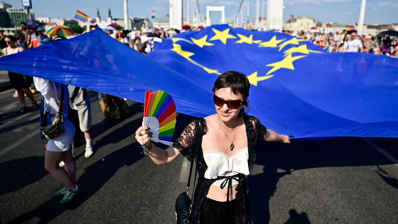 Ungarn: Zehntausende demonstrieren bei Pride Parade in Budapest