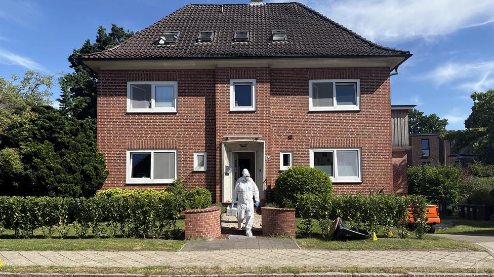 Stade: Ermittler am Tatort in Stade: In einer Jugendeinrichtung wurden mehrere Menschen erschossen.