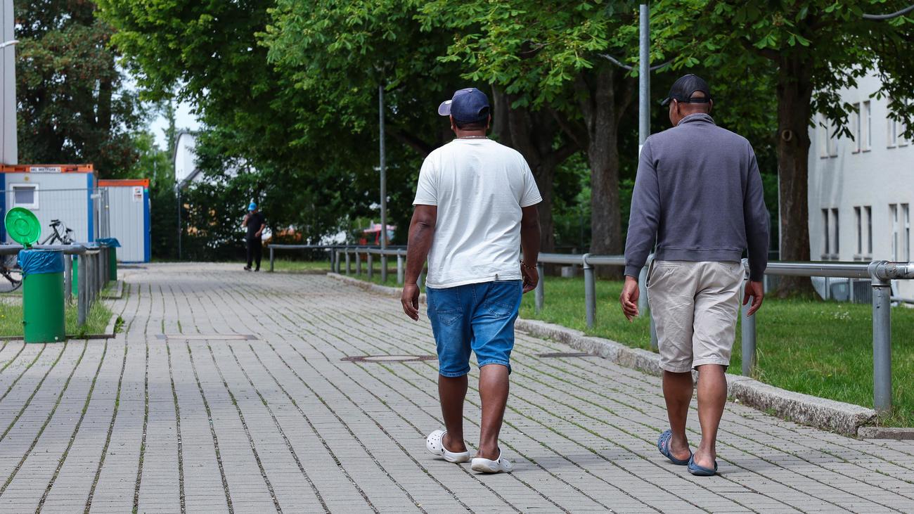 Migration: Zahl der Asylanträge sinkt deutlich