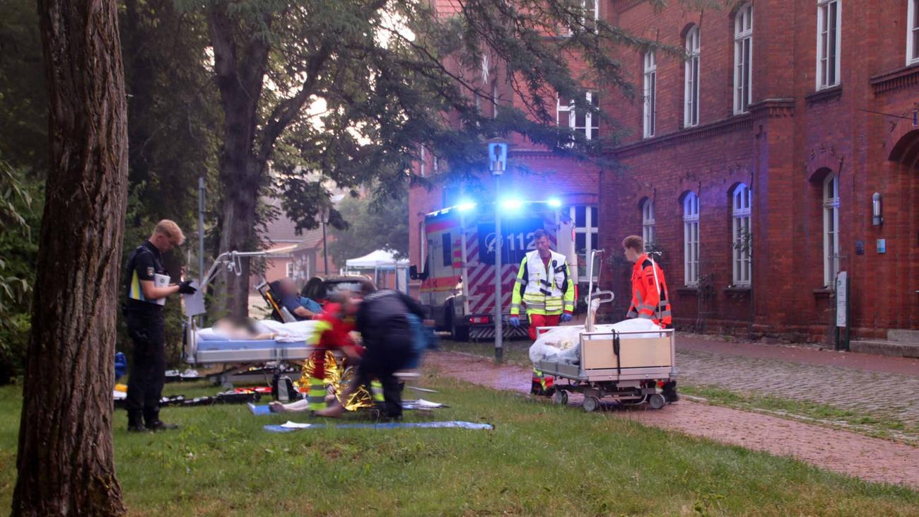 Mecklenburg-Vorpommern: Zwei Tote und viele Verletzte bei Brand in Krankenhaus in Ludwigslust 