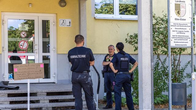 Brandanschlag: Mann bedroht Jugendamt-Mitarbeiterin und legt Feuer
