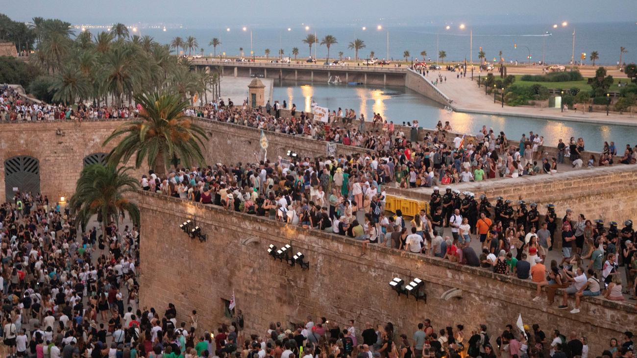 Palma de Mallorca: Tausende protestieren erneut gegen Massentourismus auf Mallorca