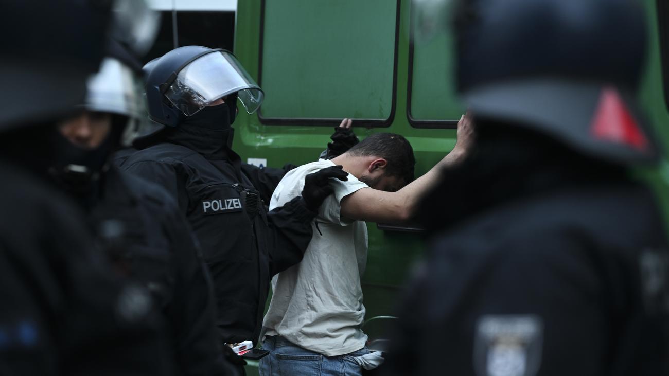 Offene Haftbefehle: Fast 150.000 Menschen trotz Haftbefehl auf freiem Fuß