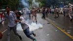 Proteste in Neu Delhi: Indische Polizei geht mit Gewalt gegen junge Demonstranten vor
