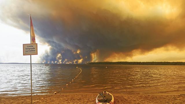 Waldbrände in Frankreich: Tausende Menschen müssen wegen Waldbränden Vororte von Bordeaux räumen