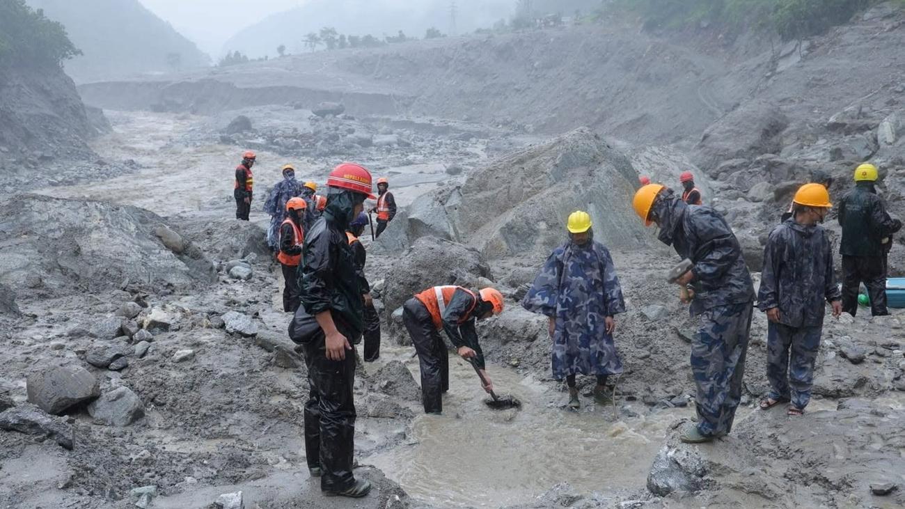 Himalaya Floods Death Toll Exceeds 1,000 Amid Rescue and Disease Risks