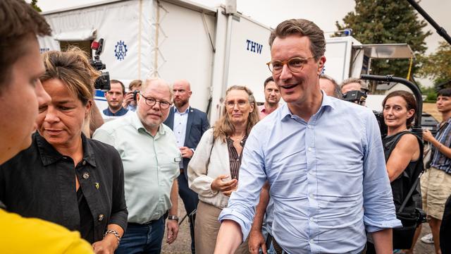 Hitze in Europa: Hendrik Wüst sieht Hoffnung im Kampf gegen Brand im Hürtgenwald