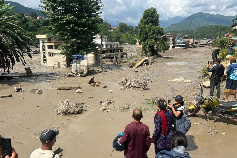 nepal-hunderte-vermisste-nach-sturzflut-in-nepal-die-zeit