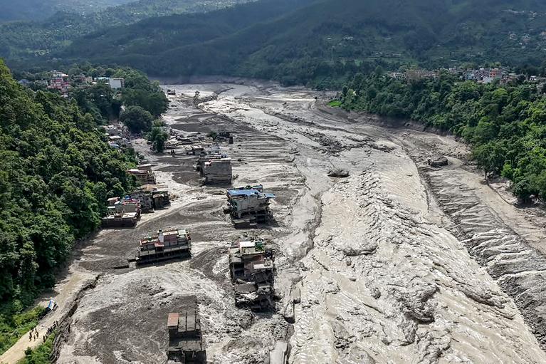 nepal-hunderte-vermisste-nach-sturzflut-in-nepal-die-zeit