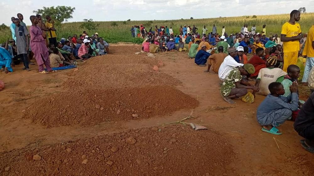 Nigeria: Menschen trauern um die Toten nach dem Bootsunglück.