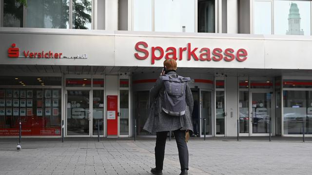 Sparkassen-Einbruch in Gelsenkirchen: Polizei führt dreißig Schließfachbesitzer zwangsweise vor
