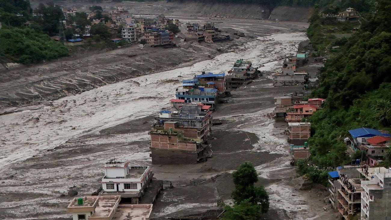 Sturzflut in Nepal: Behörden melden 95 Tote nach Sturzflut in Nepal