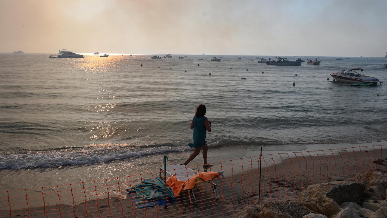 Forest fire in Chalkidiki: Hundreds must leave resorts in Greece due to ...