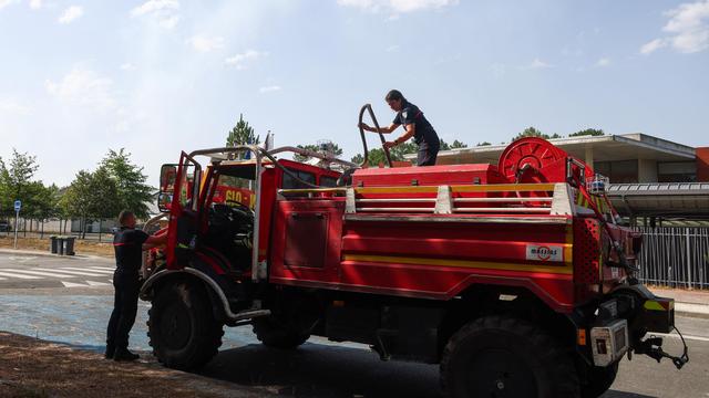 Waldbrand in Südfrankreich: Neuer Waldbrand in Frankreich, Hunderte fliehen in Spanien vor Feuer