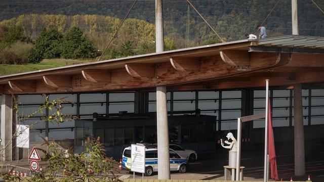 Baden-Württemberg: Polizei sperrt Grenzübergang zur Schweiz wegen Sprengstoffverdachts